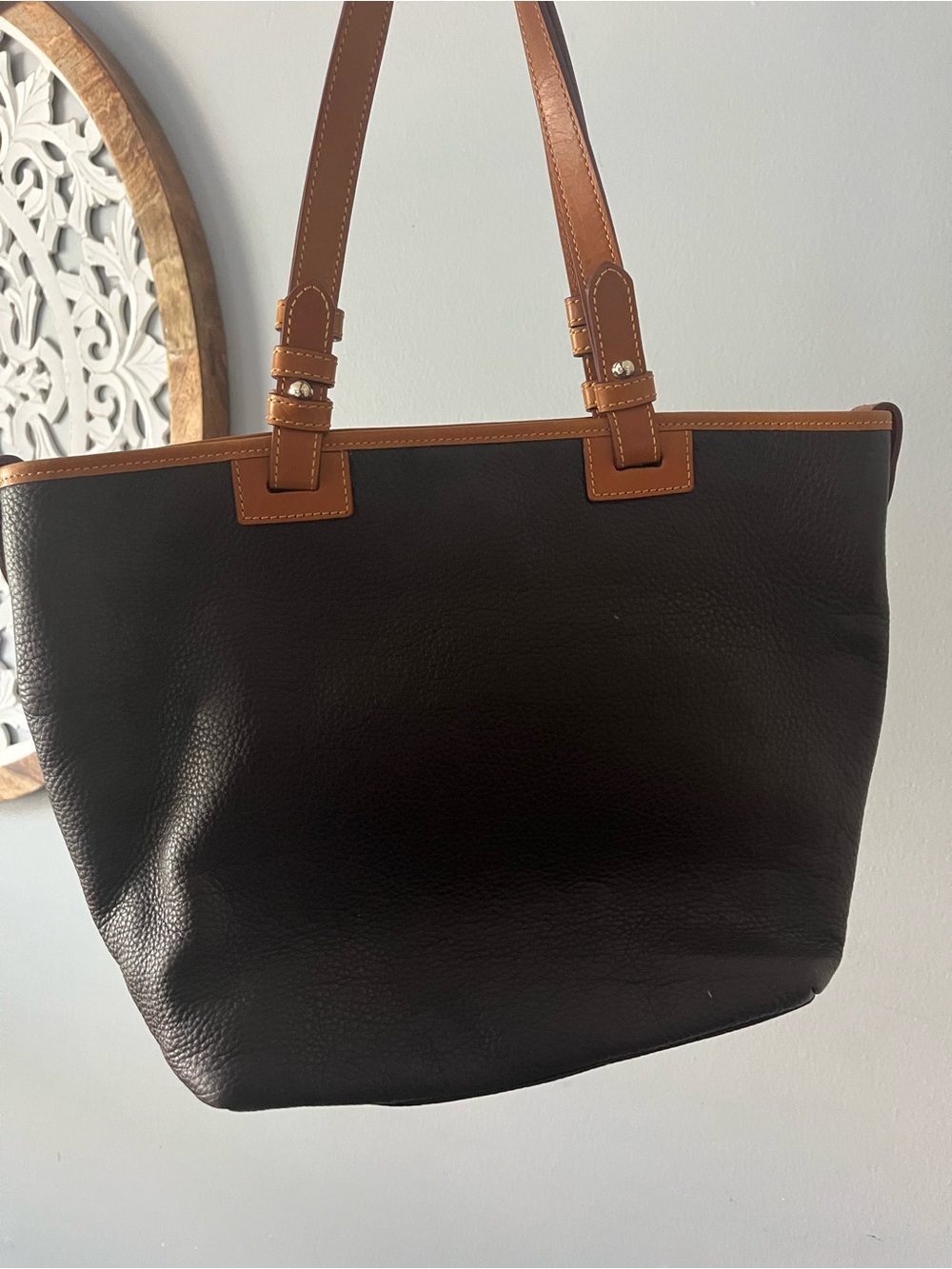 Dooney & Bourke Brown Leather purse with Tan Trim and Straps - Picture 3 of 6